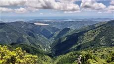 ヒノキ屏風岩からの眺め（工石山）